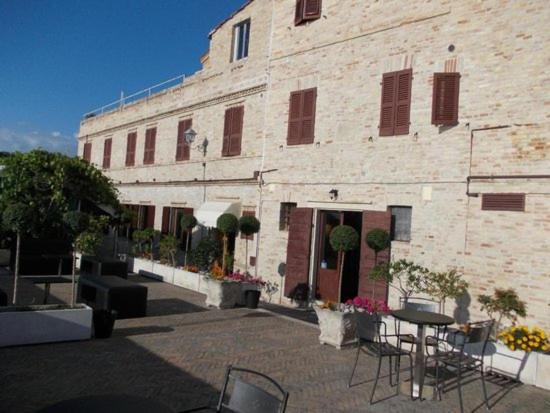 Castello - Solo Pernotto Hotel Cupra Marittima Exterior photo